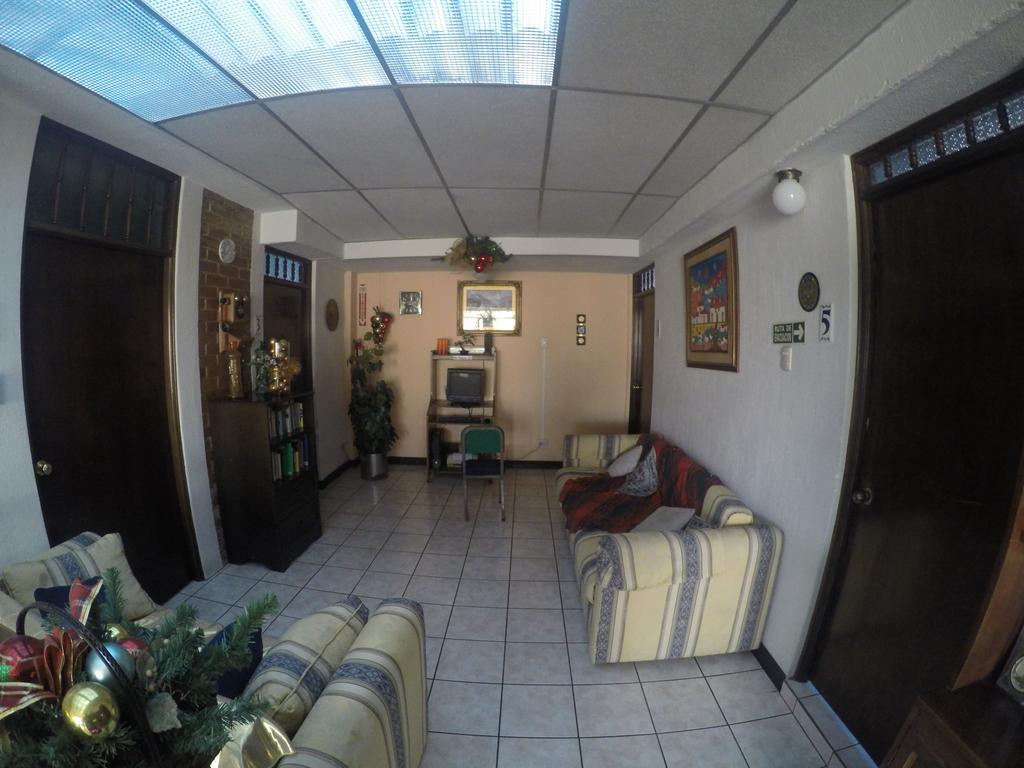 Mariana'S Petit Hotel Guatemala City Rum bild